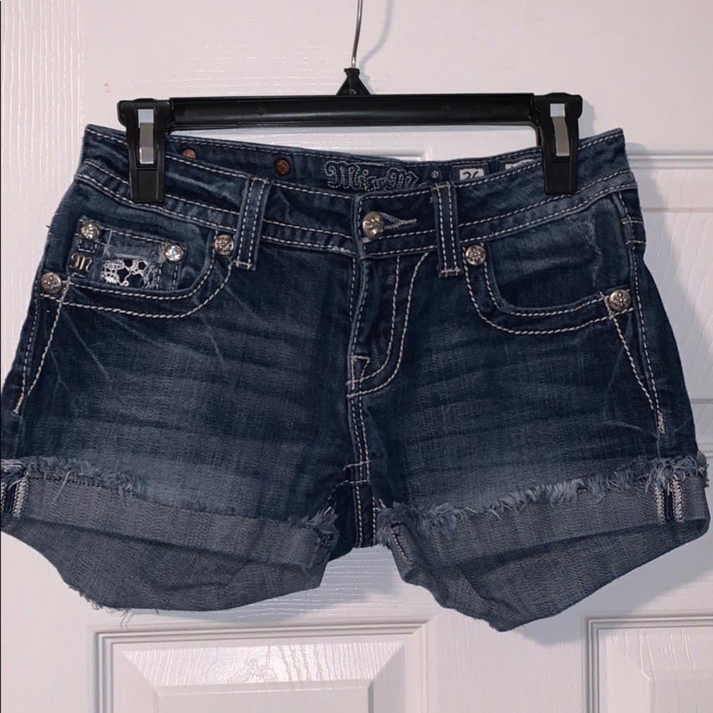 Lace-pocket shorts